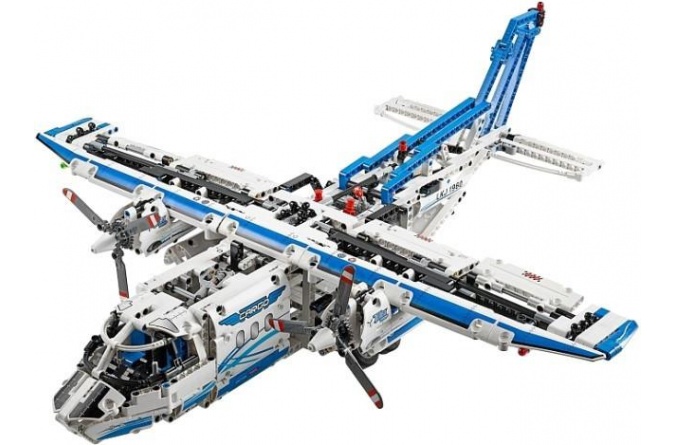 Конструктор LEGO Technic Грузовой самолет 42025 фото 2